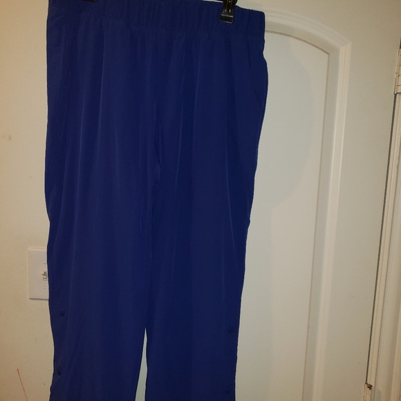 GapFit Snap-Hem Fleece-Lined Sweatpants and GapFit Breathe Turtleneck - Picture 3 of 10